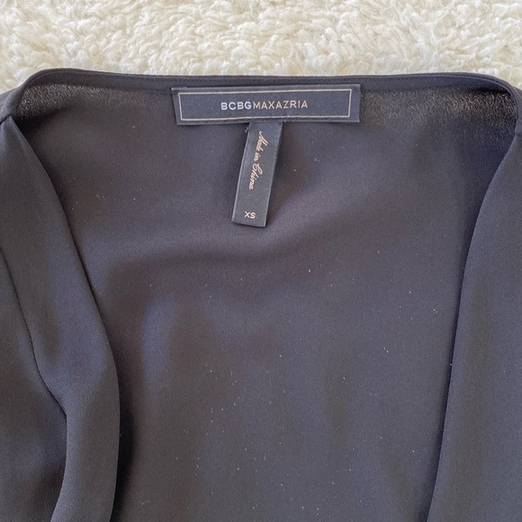 ❤️ BCBG MaxAzria Drape Front Top Blouse Black Size XS NWOT - Picture 2 of 7